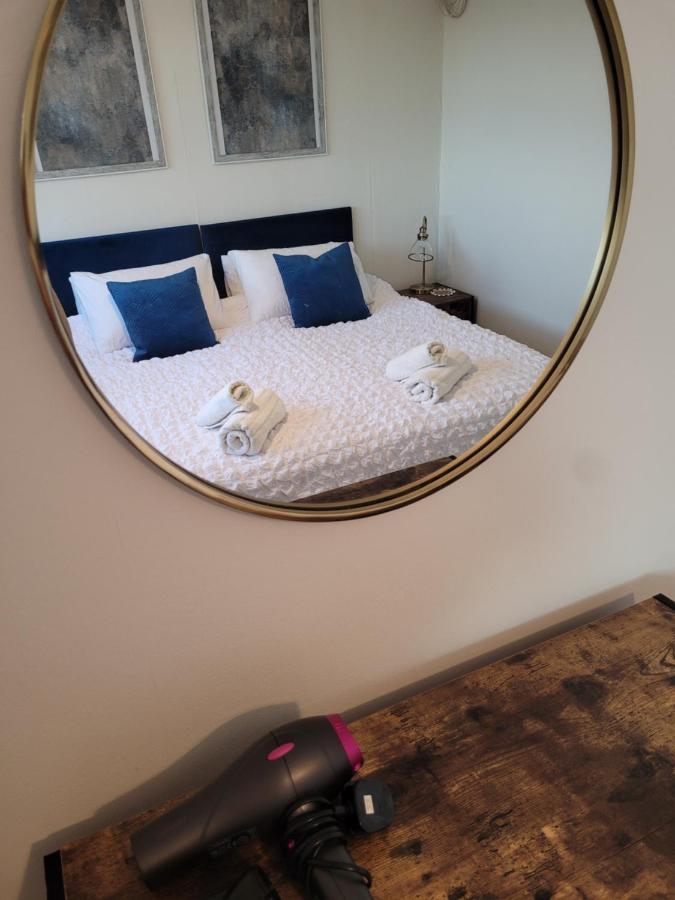 4-bedroom Near Ema, Sleeps 6 Holiday home *
